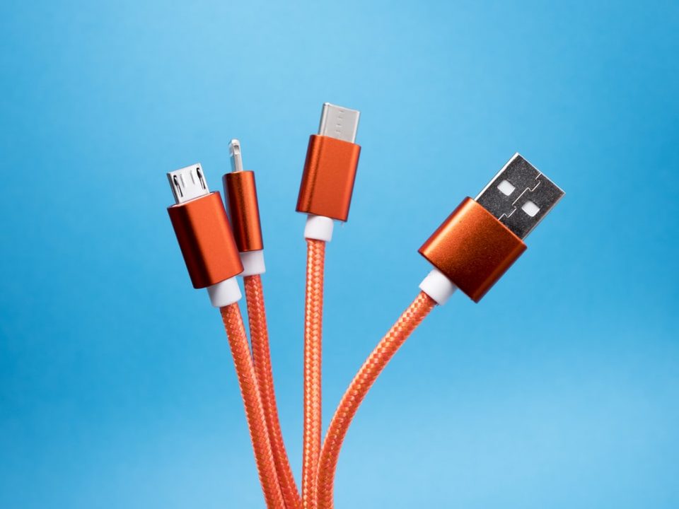4 tipuri de cabluri de date: cum alegi în funcție de device