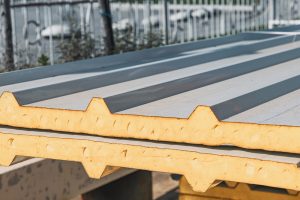 Panouri sandwich termoizolante: soluții eficiente pentru izolația termică a locuinței